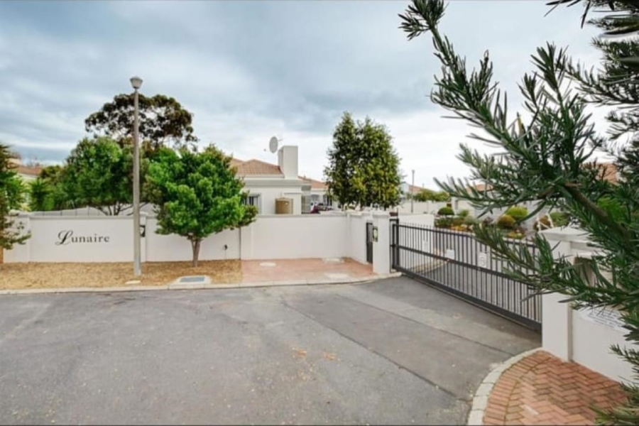 3 Bedroom Property for Sale in Wellway Park East Western Cape